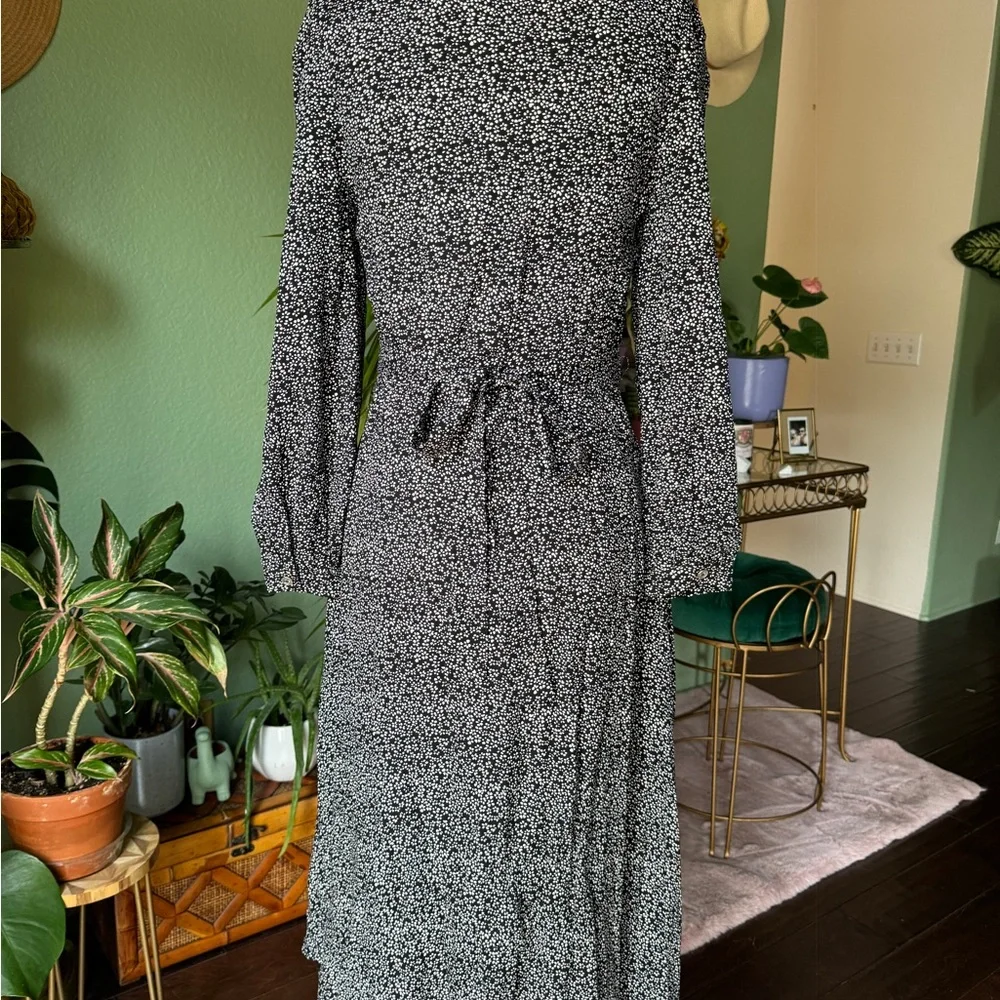 Louche London * Elegant Black and White Floral Dress * SZ US4/UK8 - Picture 3 of 3